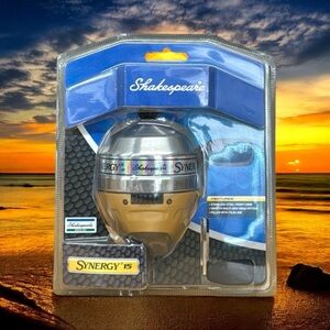 NEW NIB Shakespeare Synergy 15 Fishing Reel 3.8.1 Gear Ratio 15Lb Sealed Package